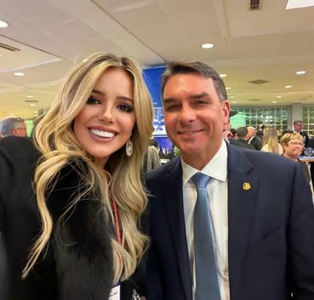 Andrea Orsi com Flávio Bolsonaro